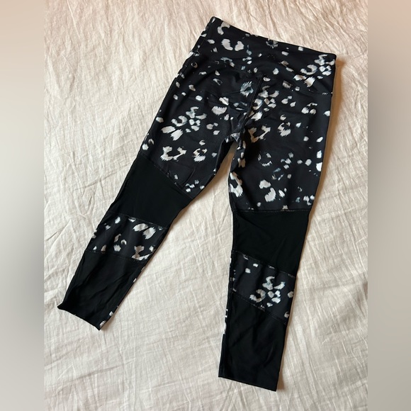 Varley Cheetah Print Capris Leggings - Picture 10 of 10
